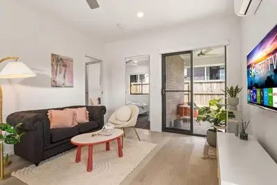 Image de Tranquil 2br Retreat with Local Charm & Comfort