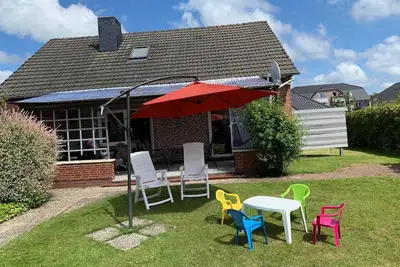 Image de Ferienhaus für 7 Gäste mit 115m² in Hage