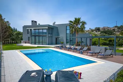 Image de Sea Views, Heated Pool, Near Beaches & Chania Town