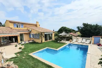 Image de Villa Provencale Climatisee - Piscine 45m² - Gd. Confort - 13 Km Hyeres - Calme