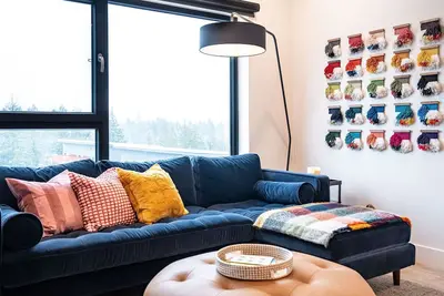 Image de Top Floor Mountainside Condo at Mackenzie Plaza