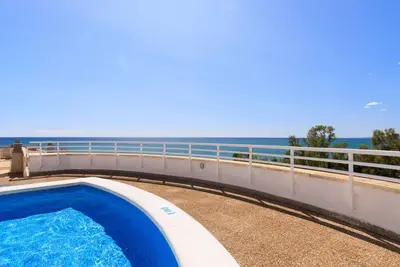 Appartement centre-ville · Plage 50m · Piscine· 236 Uhc Balis