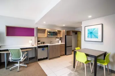 Image de Comfort and Convenience! 3 Spacious Units, Free Breakfast and Airport Shuttle