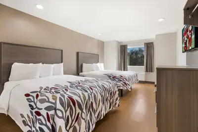 Image de Budget Bliss: 3 Affordable Units, Pets Allowed! Close to Chennault Int’l Airport