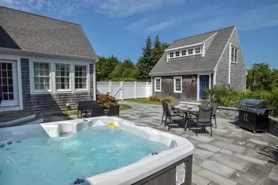Image de 2 Miles to Nauset Beach and convenient to town!
