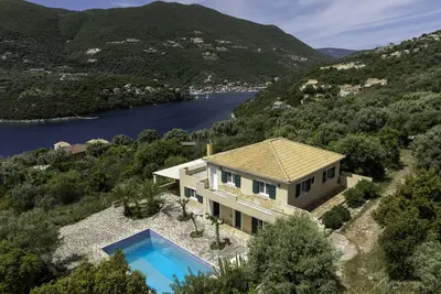 Image de Villa Mitera - Élégance Intemporelle Surplombant la Baie de Sivota