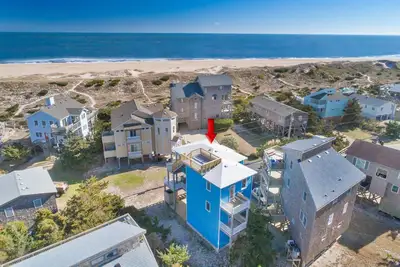 Image de Semi-Oceanfront Home w/ Hot Tub, Grill, Nearby Beach Access, Updated Kitchen