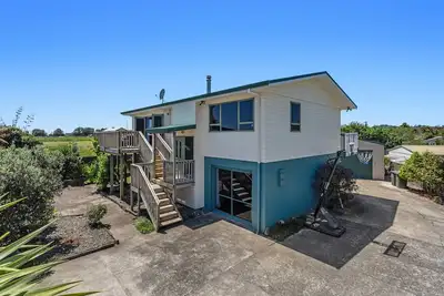 Image de Heavenly on Riverside - Whakatāne Holiday Home