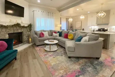 West Texas Chic. New Construction. Ev Charger. Pets Allowed. Ten Mins from Ttu.