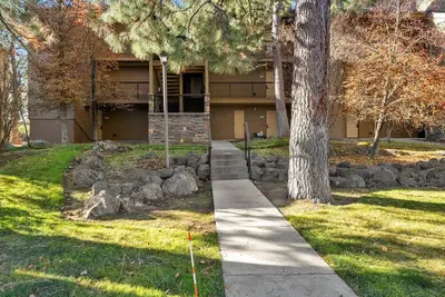 Image de Pine Haven Lodge – Secluded Condo in Resort Community, 10 Min to Downtown!