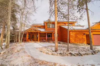 Log Home For Family Winter Escape! Hot Tub!