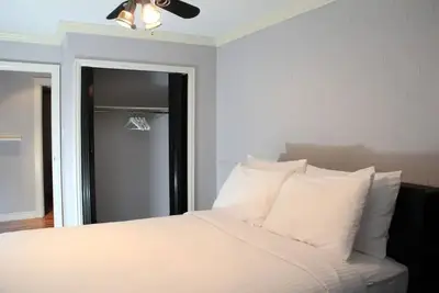 Image de Classic & Quiet 1 Bedroom 1 Bath Across Vgh