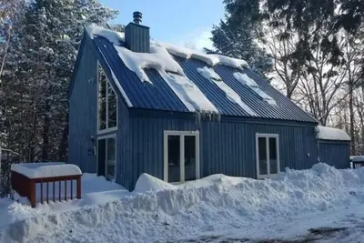 Peaceful Cabin Perfect for All Seasons
