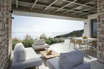 Image de Villa Rosemary, a clear-cut design seafront villa close to Nafplio!