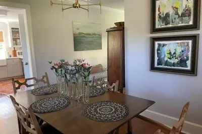 Image de 1950s Five Points Ranch - Renovated