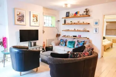 Image de Cute and cosy 2 double bedroom Hove garden flat with en suite