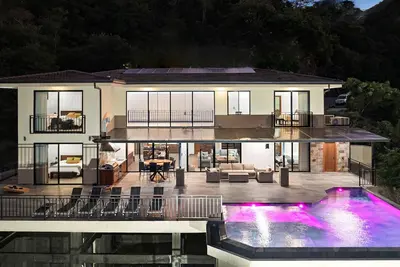 Image de Luxurious 5 bedroom Estate with breathtaking ocean views