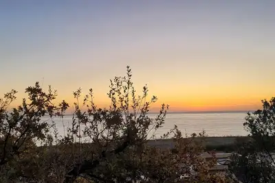 Image de Entrando nell'appartamento rimarrete stupiti dalla vista sul mare.