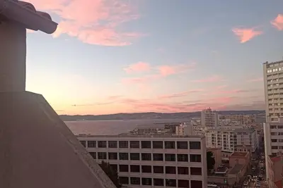 Image de Terrasse vue mer et Notre Dame de la Garde, à 2 min de la plage des Catalans.