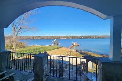 Image de luxury living on Lake Anna! volleyball, outdoor kitchen, waterfront, firepit