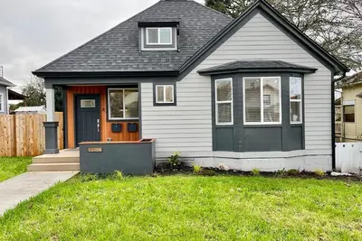 Image de Insta-worthy! 2 Bedroom Fancy Townhouse Duplex