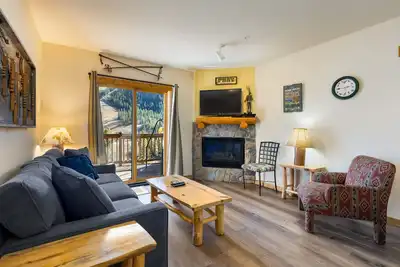 Image de Newly Updated Cozy Mountain Condo with Slopeside Views!