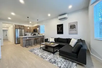 Image de Wow! Sleek & Stylish 2bd Townhouse Duplex