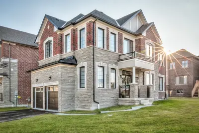 Image de King Bed I Chefs Kitchen I Toronto Hub I 5 Beds 3. 5 Bath I 8km from Tesla Chrg