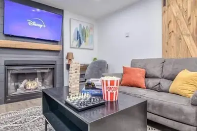 Image de Private | King Bed | Fireplace | Pets | Therma Spa | WiFi | No Steps inside