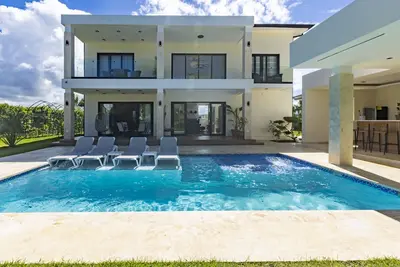 Brand new luxury villa located in a the most pristine gated community