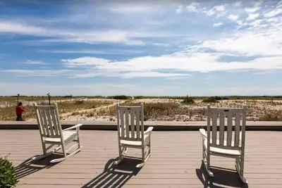 Water's edge renovated Condo with Marina Views