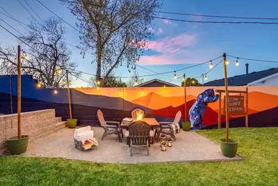 Image de Cozy Colorado Retreat- Arvada w/ murals, game room, large backyard & hot tub!