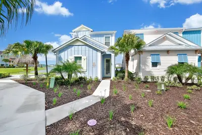 Image de Beautiful Waterfront Cottage with Private Pool near Disney with Margaritaville.