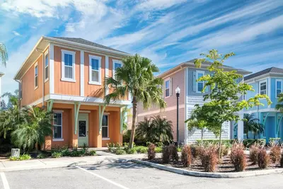 Image de Charming Cottage with Private Hot Tub near Disney with Margaritaville Resort &.