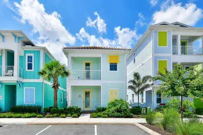 Image de Sandy Toes Cottage with Private Pool near Disney and Margaritaville Resort &.