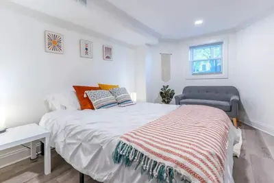 Image de Charming Wrigleyville Home Close to the Cubs!