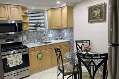 Image de Lovely 2-Bedroom Apartment with indoor fireplace