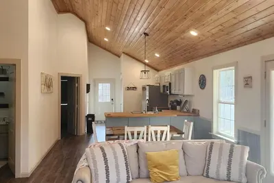 Image de Hillside Hideaway Cabin near Jasper