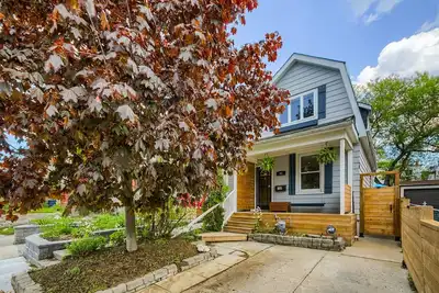 Image de ★ Upper Beaches Zen Den - Entire House + Parking ★