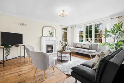 Image de Spacious 5 Br House