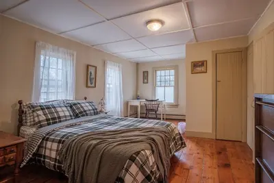 Image de Cozy 1763 Historic Home Near Mohegan Sun & Foxwoods Casinos-Adults Only
