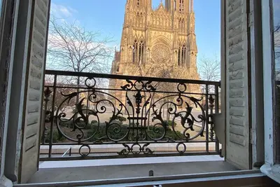 Image de By Le Parvis  Face Cathédrale de Reims