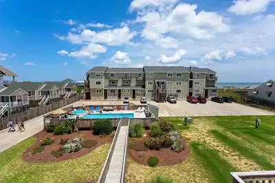 Image de Family-Friendly Condo w/ Pool & Beach