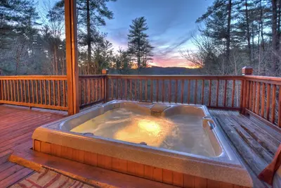Image de Hot tub, lush views, and games! - Blue Ridge Bliss