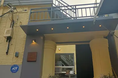 Image de Steps away from Ddp, Airport Bus, Shopping Malls & More