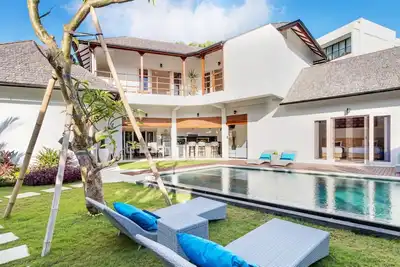 Image de Charming 7br Villa W/ Pool & Balcony in Bali, Bali villa 2206