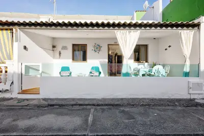 Image de Appartement 'Casa Acosta En El Remo' avec vue sur mer et terrasse privée