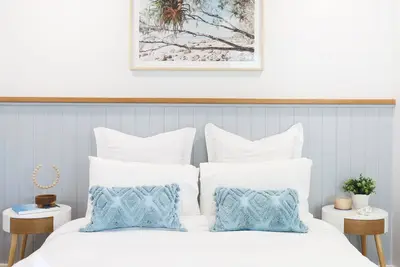 Image de Luxurious studio, across road from ocean