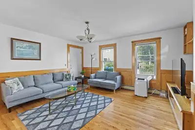 Image de Cozy 6 bedroom Entire house in Malden with free parking and WIndow Ac