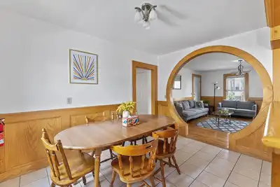 Image de Cozy & Spacious 3Br home in Malden/ with free parking and windows Ac